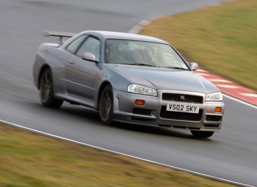  Nissan Skyline GT-R V-spec 1999 года  (фото 12 из 36)